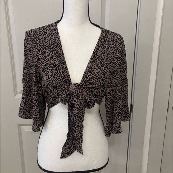 American Eagle cheetah print tie front cropped blouse size M - Picture 2 of 10